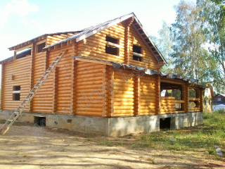 Деревянный дом из бревна оцилиндрованного 240 мм.