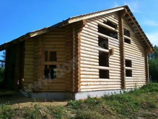 Строительство деревянного дома из оцилиндрованного бревна 240 мм.