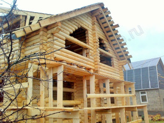 Деревянный дом из бревна оцилиндрованного 240 мм.